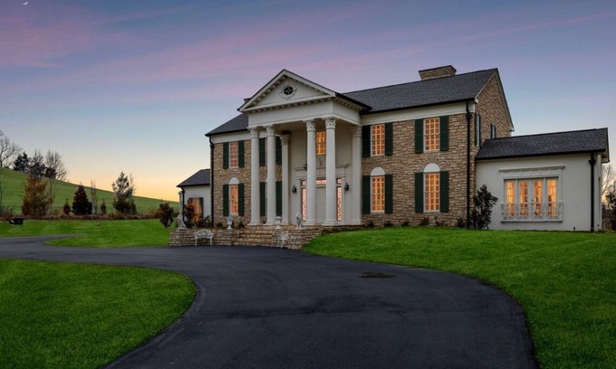 Beechgrove House | Just Pretend Mansion is a modern recreation of Elvis Presley’s Graceland mansion