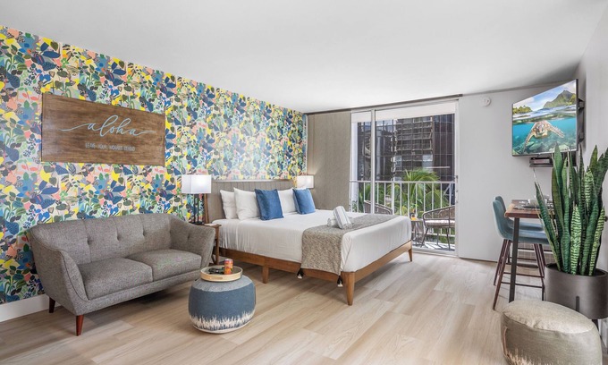 Waikiki Condo | Just Renovated- 5th Floor Waikiki Studio- Free Parking!