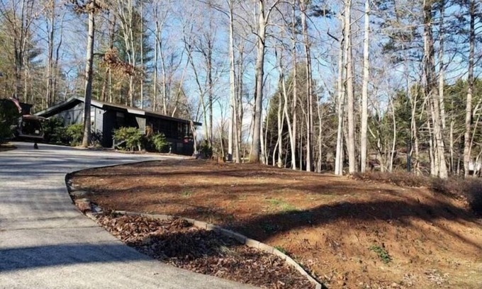 Chatuge Village House | JUST RIGHT SIZE HOME. WATCH LAKE FROM PORCH