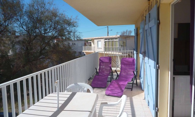 Marseillan Plage Apartment | Just steps away from the beach, holiday apartment with a small sea view