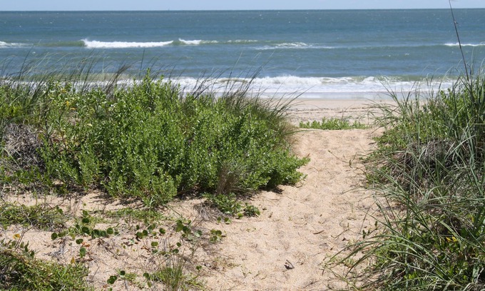 Vilano Beach Cottage | Just Steps to Vilano Beach