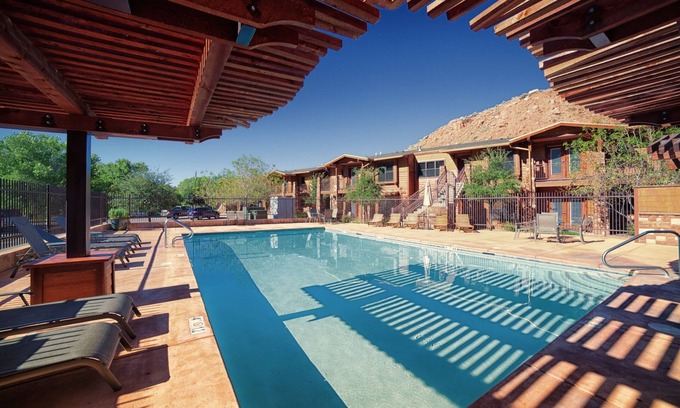 Zion National Park South Entrance Hotel | Just What You Were Looking For! with Outdoor Swimming Pool, Free Parking