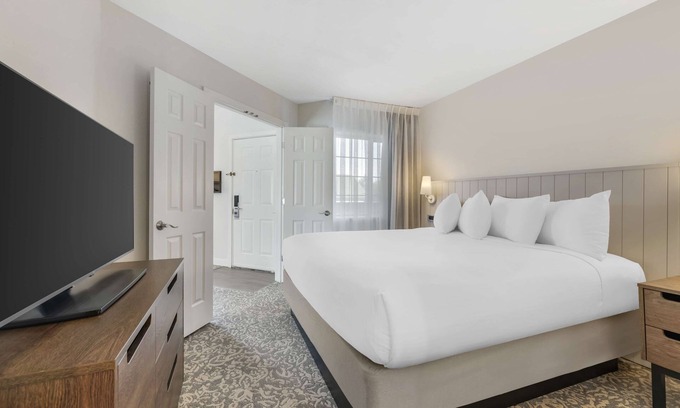 Herndon Apartment | Just What You Were Looking For! Kitchen, Free Breakfast, Onsite Parking