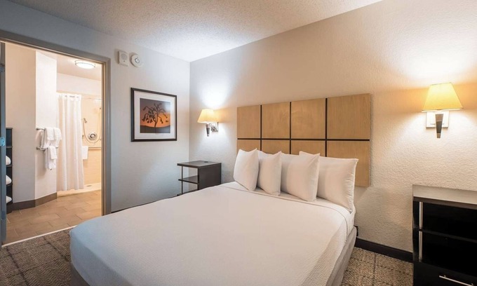 Park Central Resort | Just What You Were Looking For! Full Kitchen, FREE Parking Onsite