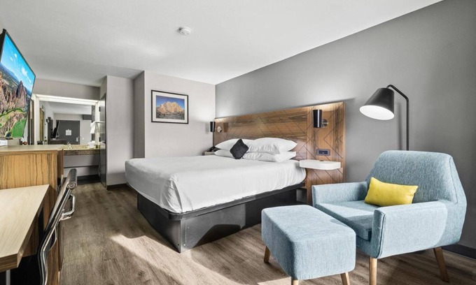 Orchard District Resort | Just What You Were Looking For! Enjoy Pool Access, Free Breakfast & Free Parking