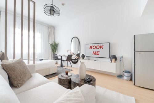 Jumeirah Village Circle Apartment | JVC apartment for 2 people with Swimming Pool