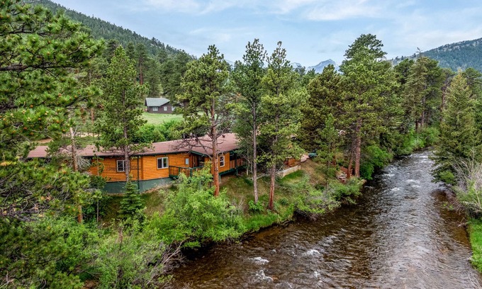 Estes Park House | JVRAwesome River Home, Mountain Views, Hot Tub, Fishing, Steam Shower, 5/4