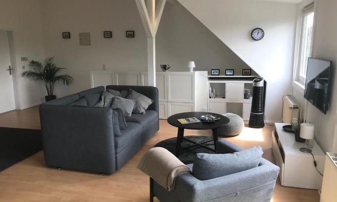 Heppens Apartment | KÄPTNS LOFT Ferienwohnung