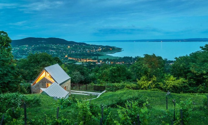 Badacsonytomaj House | Kőház a Hegyen