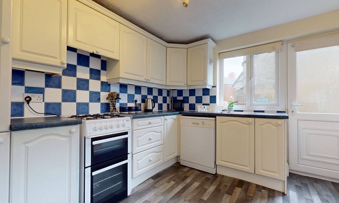 Cleethorpes House | K Suites - Unique 5 bed Contractor House w/free Wi-Fi