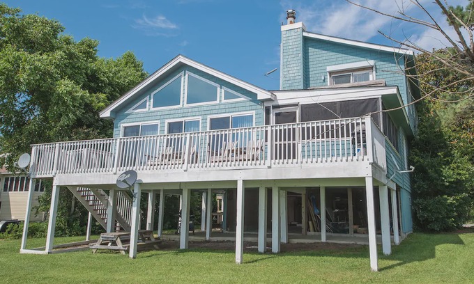 Colington House | K1526 Sunset Villa. OPEN YEAR-ROUND, Waterfront/Private Pier, Views, PETS OK!
