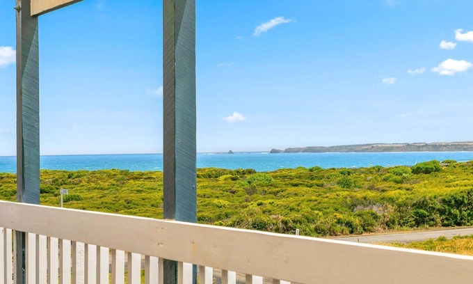 Surf Beach House | Kahakai - sleeps up to 8