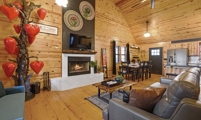 Broken Bow Cabin | Kahlo Cabin 3 Bedroom Sleeps 6-8 Broken Bow Lake and Restaurants Nearby!