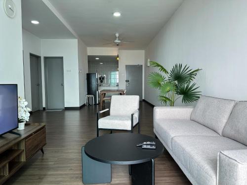 Kajang Apartment | Kajang 3-Bedroom for 6 Pax - Mart & F&B Onsite