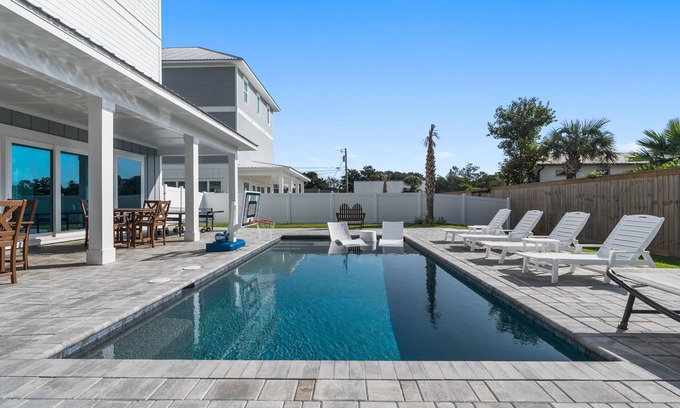 Bid-a-wee Beach House | Kajay's Sandcastle | 2-Minutes to the Beach | Beach Views | Thanksgiving Availability