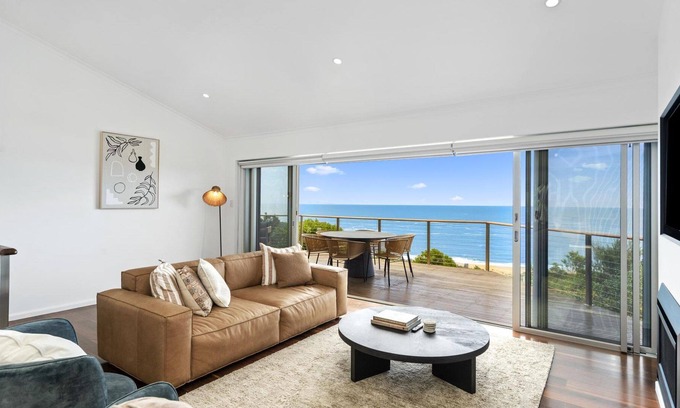 Killcare Heights House | Kalani at Killcare - ocean views