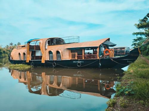 Mullakkal Boat Rental | Kalappura Houseboats & Tours