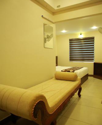Kunnamkulam Hotel | KALATHIL TOURIST HOME