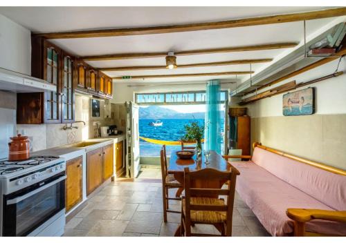 Tripiti Apartment | Kalimera & Apoplous boathouse