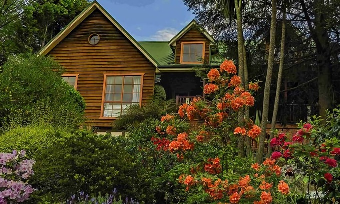 Blackheath Bed & Breakfast | Kalimna Spa Room | Close to the village of Blackheath with FREE continental breakfast