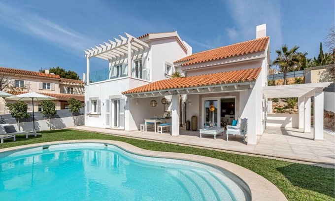 Kamari Villa | Kamari renovated villa