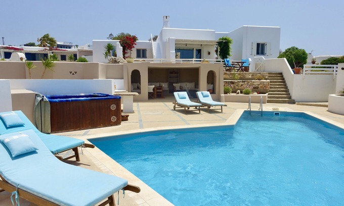 Naxos Villa | Kamari Villa-M: amazing views! with private swimming pool & outdoor spa-Jacuzzi