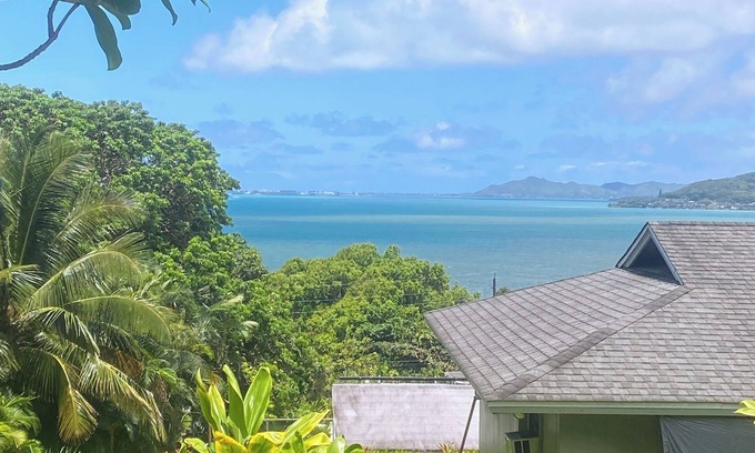 Kaneohe Apartment | Kaneohe Bay views with AC in Kahaluu