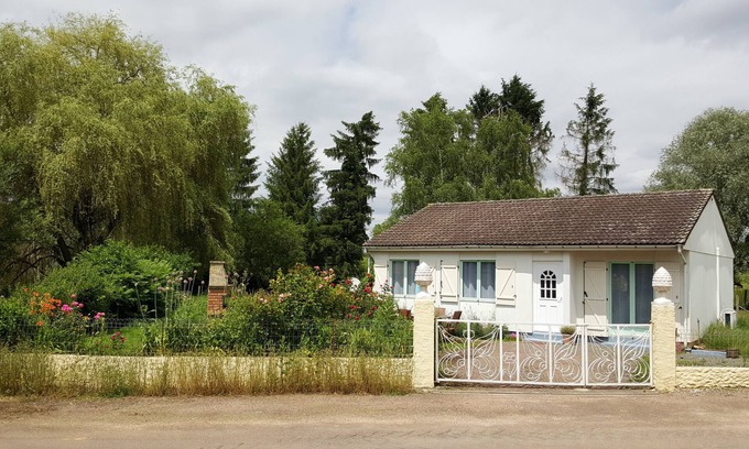 Sainte-Colombe-des-Bois House | kangaroo farm