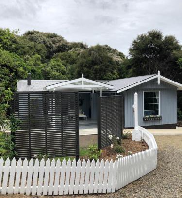 Akaroa House | Kānuka Cottage - Tranquil and relaxing