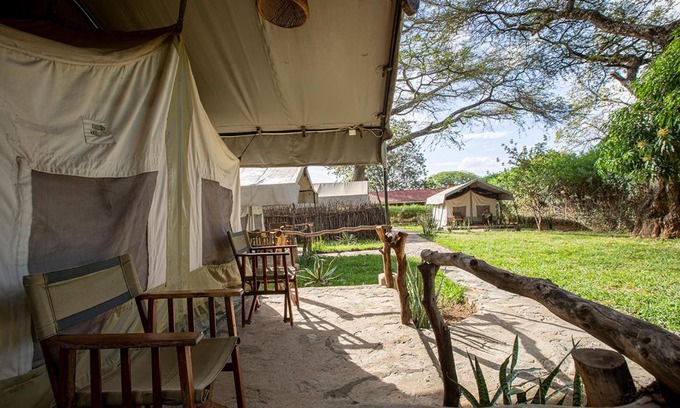 Moroto Bed & Breakfast | Kara-Tunga Safari Camp
