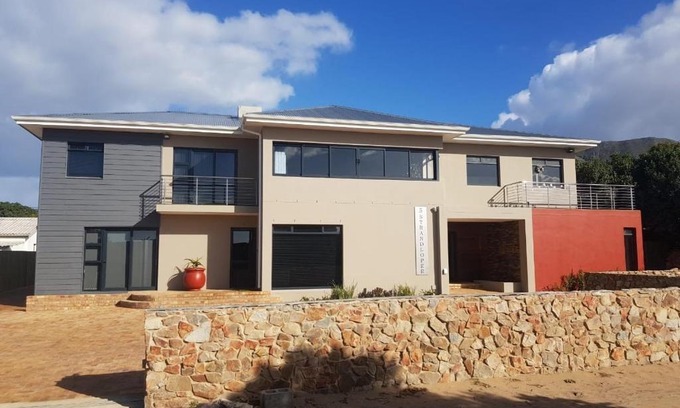 Hermanus Apartment | Karibu Self-catering Accommodation