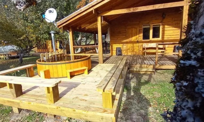 Minetue Cabin | Karkú Lodge