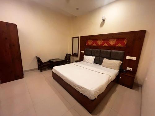 Lansdowne Hotel | Karnal Guest Stay