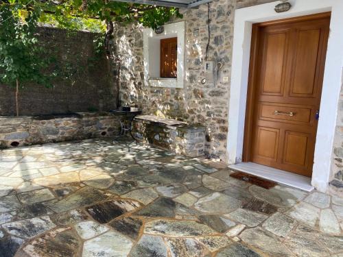 Karyes Apartment | Karyatida