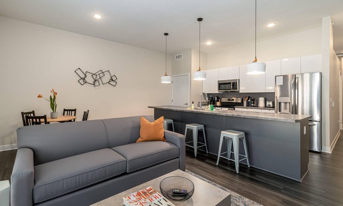 Downtown Des Moines Apartment | Kasa 2BD Walk to Sculpture Park Des Moines