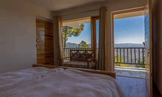 Almora Hotel | Kasar Rainbow Yoga Retreat
