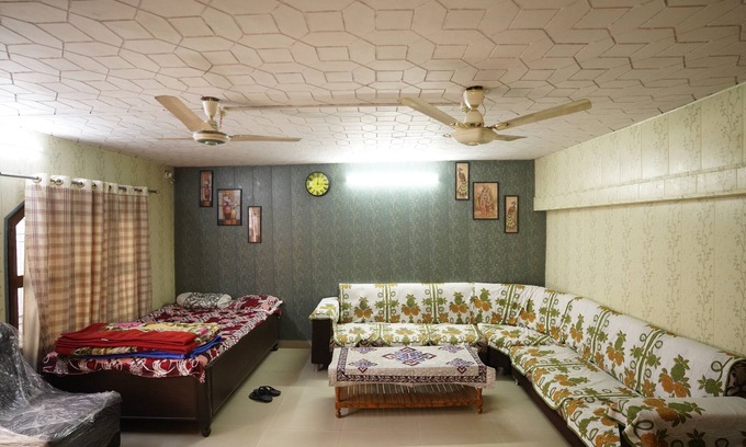 Varanasi Bed & Breakfast | Kashi dham homestay 10 minutes to Kashi Vishwanath temple and ghats.