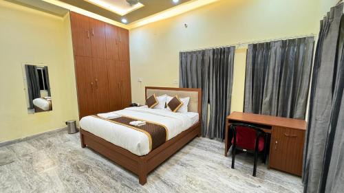 Mahmoorganj Hotel | Kashyaam Inn. the best place for your stay