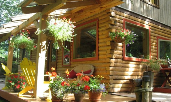 Kaslo House | Kaslo Getaway - private and natural experience.