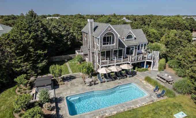 Katama House | Katama Luxury-5 BR Home w/Pool, Hot Tub, FirePit & Bocce Court near South Beach