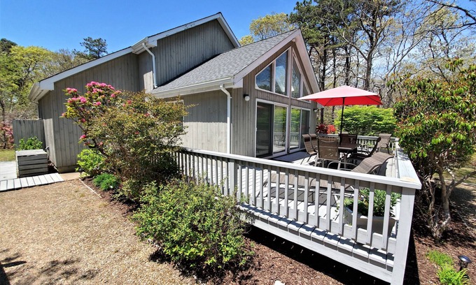 Katama House | Katama Retreat! 5min drive to Beach & Harbor. *Aug.9th Ferry Resv available*