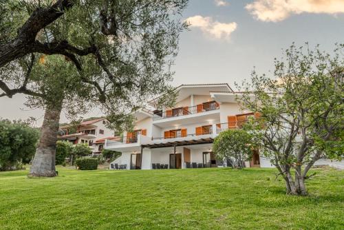 Mola Kalyva House | Katerina's Garden Mola Kaliva