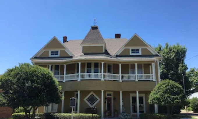 Granbury Apartment | Kathleen Suite at the Captains House
