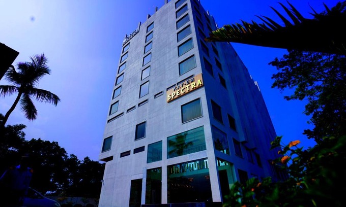 Maduravoyal Hotel | KAY-EM Spectra Hotel