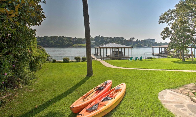 Rockwell House | Kayaks, Dock: Waterfront Escape on Lake Hamilton!