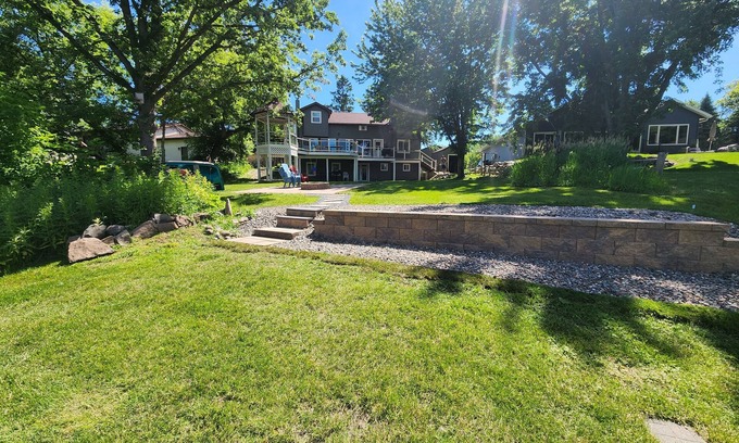 Lindstrom House | Kayaks - Firepit - Dock - Fishing & more!