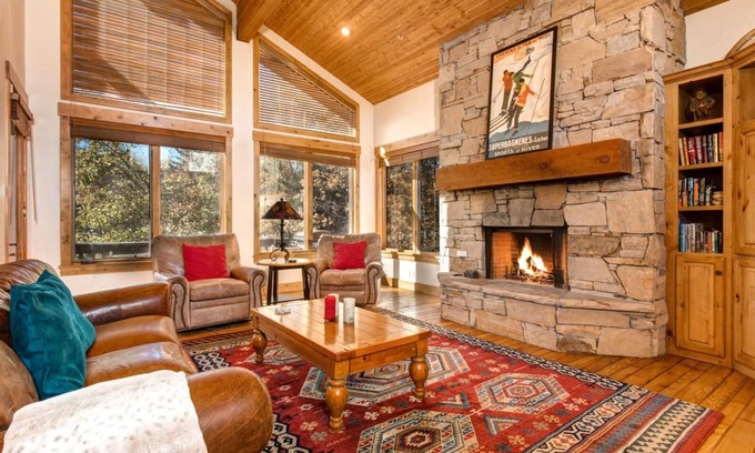 Deer Valley House | KBM Resorts | Private Deer Valley Home | Shuttle or walk to Deer Valley Resort, Sleeps 12, Hot Tub! PGE-2413