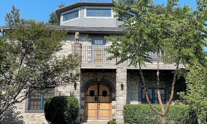 Kansas City House | KC Castle DOWNTOWN, 75" TV, 5 STAR, Best FAM home, BEST LOCATION, 20% off 7nts