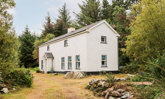 Glenbeigh Cottage | KEALDUFF LOWER, family friendly in Glenbeigh, County Kerry