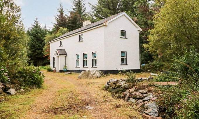 Glenbeigh Cottage | KEALDUFF LOWER, family friendly in Glenbeigh, County Kerry